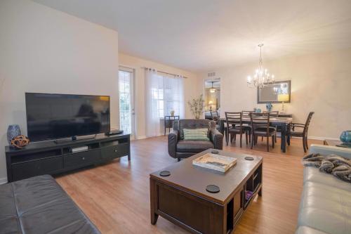 Fabulous Vista Cay Lakeview Island Breeze Near all theme Parks and Walk to the Convention center in Orlando, USA