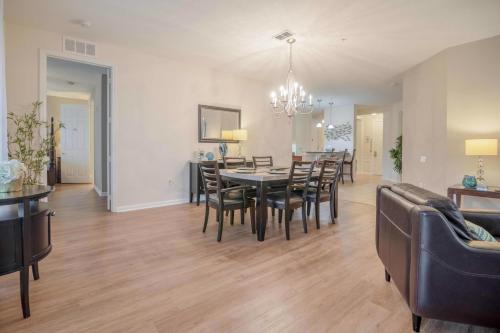 Fabulous Vista Cay Lakeview Island Breeze Near all theme Parks and Walk to the Convention center in Orlando, USA