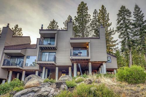 Stylish 2BD in Carnelian Bay Stylish 2BD in Carnelian Bay