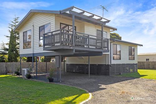 Three-Bedroom House image 10