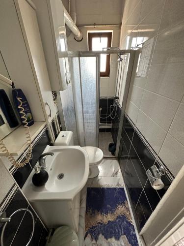 Three-Bedroom Apartment image 5