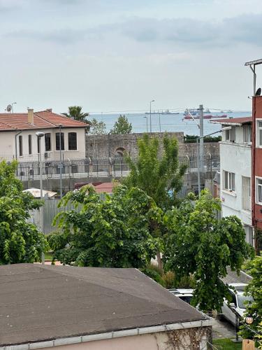 Three-Bedroom Apartment with Sea View image 8