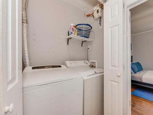 Uptown CLT Bungalow - 2 miles from BoA Stadium in Charlotte, USA