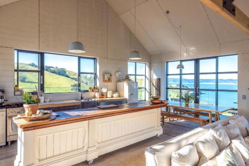 Loft & Workroom, Woodside Bay - Be My Guest Waiheke in Omiha