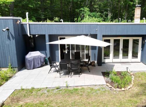 earthship forest exile in Peterborough (NH)