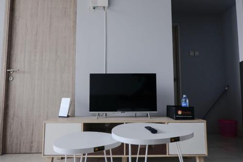 One-Bedroom Apartment image 6