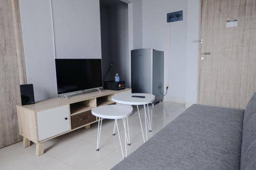 Homey 1BR Apartment at Newton Residence Bandung By Travelio - image 4
