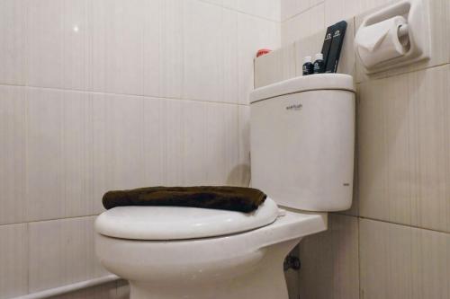Homey 1BR Apartment at Newton Residence Bandung By Travelio - image 5