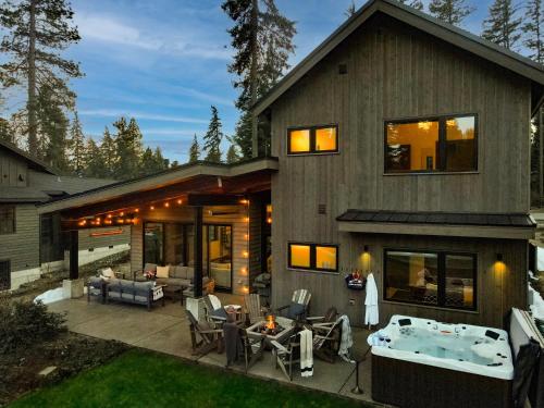 5 King Beds! Golf Course View on Huge Shaded Deck