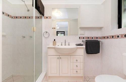 Central unit with everything at your fingertips, Brisbane (Foto 9)