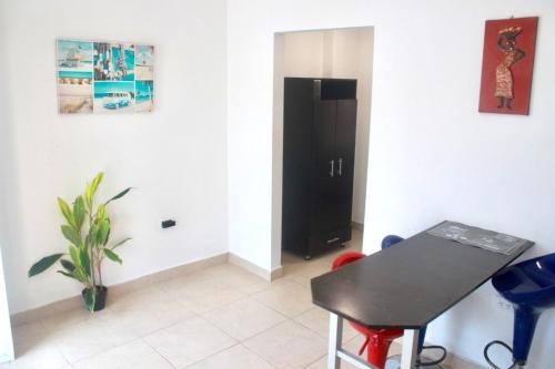 One-Bedroom Apartment image 2