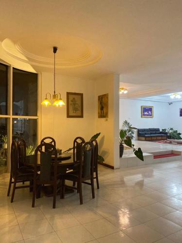 Hotel Ompu Herti – Balige, VA