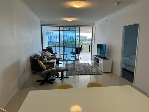 589449477 Harbour Quays Apartments