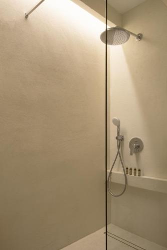 Deluxe Double Room image 2