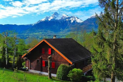 Chalet La Cala des Armaillis gîte à louer Les Bayles