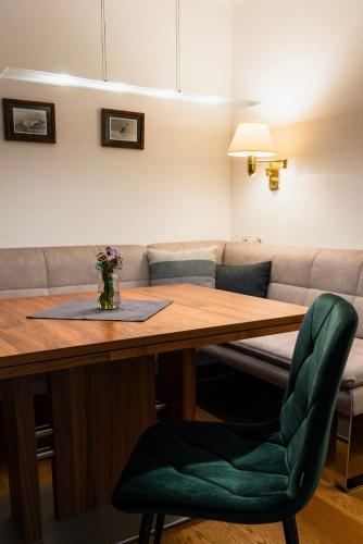 Comfort Two-Bedroom Apartment with Balcony