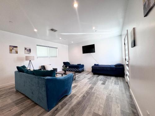Cheerful 4BR home with parking in East Hollywood in Los Angeles, USA