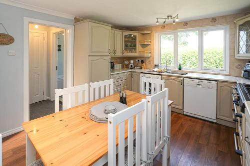 Veras Cottage - Tap to explore photos