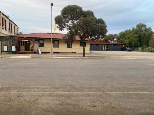 Entrada, Hawker Hotel Motel in Hawker