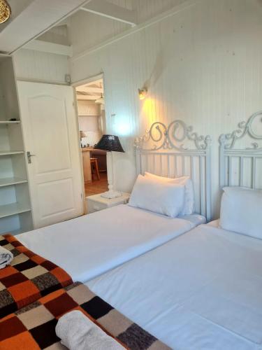 Two-Bedroom House with Sea View image 10