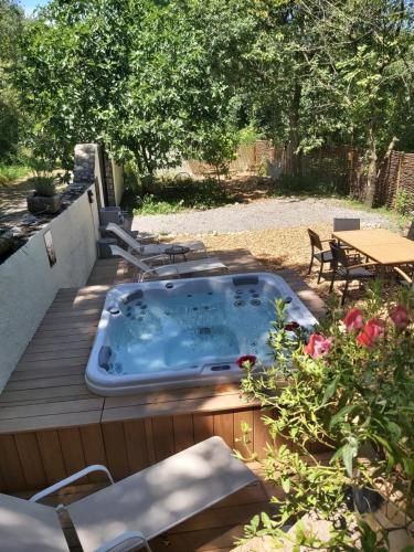 Iekārtas, Mas du moulin neuf, holidayhome with private garden and jacuzzi in Saint-Hippolyte-du-Fort