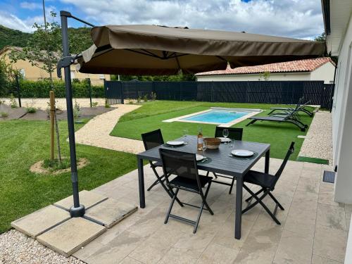 Peldbaseins, Les Villas du Lignon - Votre escapade en Ardèche avec piscine privée (Les Villas du Lignon - Votre escapade en Ardeche avec piscine privee) in Pont-de-Labeaume