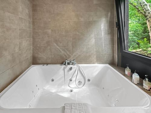 浴室, Aos Sí - Wellness - Jacuzzi - Lodges (Aos Si - Wellness - Jacuzzi - Lodges) in 巴拉區里斯