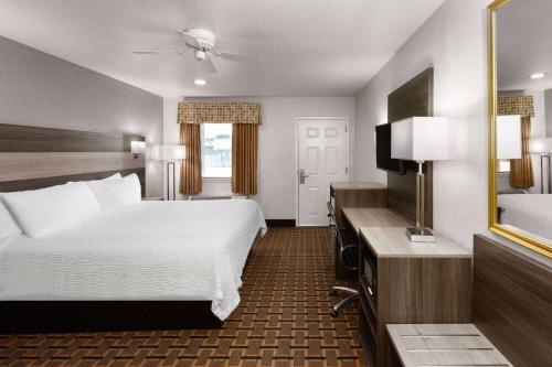 Ramada Limited San Angelo - image 14