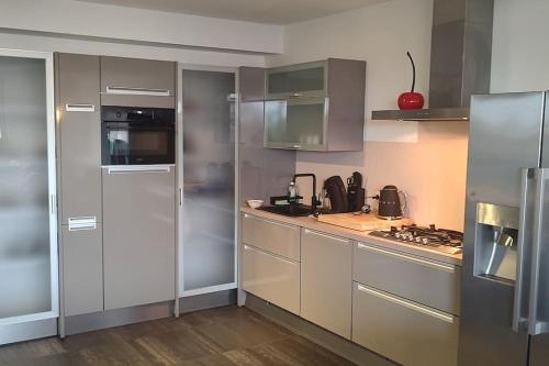 Schitterende loft met gratis parking, vlakbij Antwerpen, Amberes (foto 9)