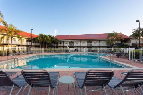 La Quinta Inn by Wyndham Cocoa Beach-Port Canaveral - image 11