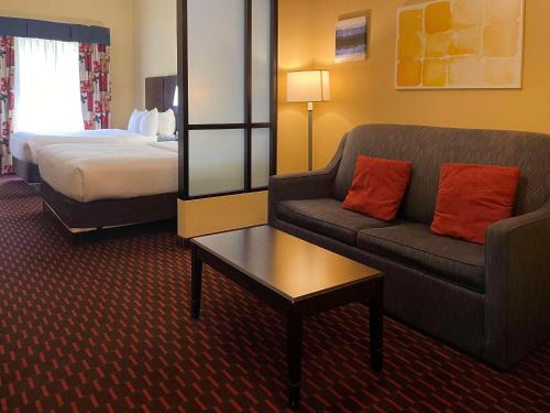 Comfort Suites Altoona - image 12