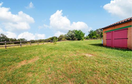 Фасада на хотела, 4 Bedroom Pet Friendly Home In Carlucet in Carlucet