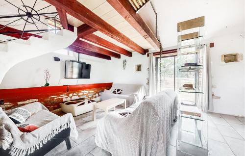 4 Bedroom Pet Friendly Home In Carlucet in Carlucet