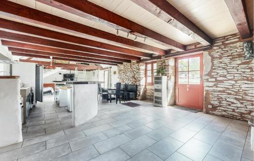 кухня, 4 Bedroom Pet Friendly Home In Carlucet in Carlucet