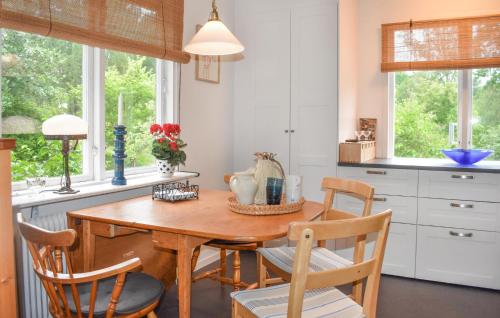 廚房, 2 Bedroom Awesome Home In Växjö (2 Bedroom Awesome Home In Vaxjo) in 韋克舍