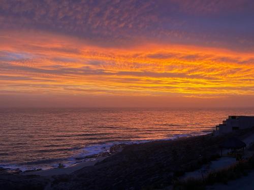Waterfront Condo with Gorgeous Sunset Ocean Views in El Pescadero, Mexico