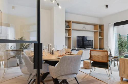 Triton luxe gelijkvloers appartement met tuin en gratis garage in 諾克-海斯特