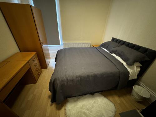 Sterling House Room Type - Standard Double Room with Shared Bathroom