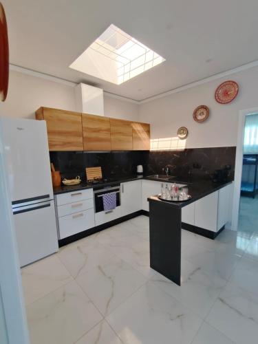 Villa aan zee in rhach met 3 slaapkamers in Ajdir