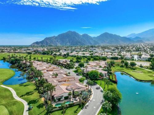 Casa Terra - Pool - Gated Home in La Quinta, USA
