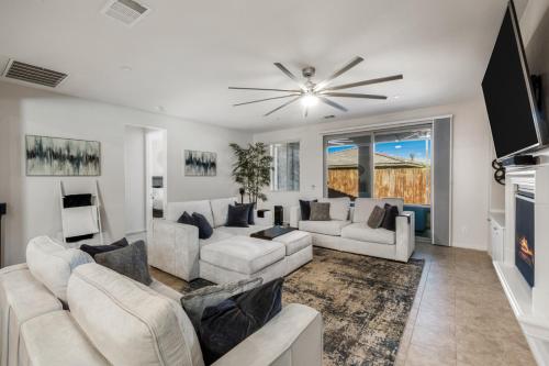 Stylish 3BR Family Home with Pool and Spa in Indio, USA