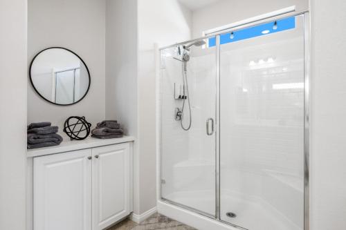 Stylish 3BR Family Home with Pool and Spa in Indio, USA
