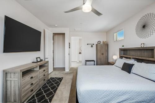 Stylish 3BR Family Home with Pool and Spa in Indio, USA