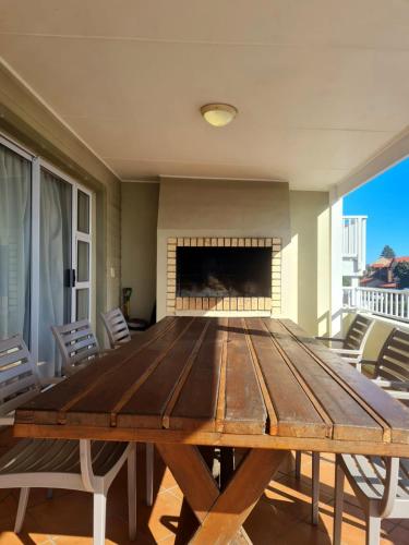 Point Village Accommodation - Laurie's House - image 5