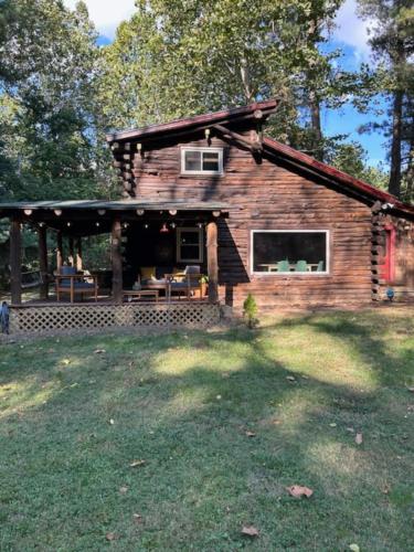 The Cabin - Tranquil Lakefront Retreat home in Owensboro, USA