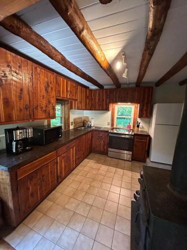 The Cabin - Tranquil Lakefront Retreat home in Owensboro, USA