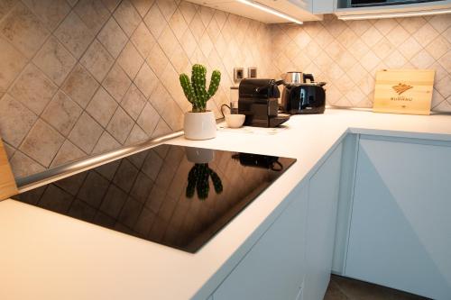 Kitchen, Sunshine Apartment - Appartamento Vicino al Mare, Cagliari, Sardinia in Elia