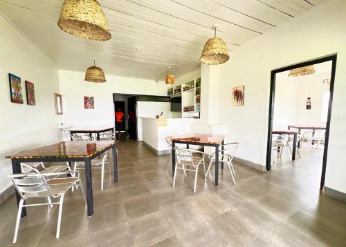 Bar/salonek, KaChai Hotel Fort Portal in Kyenjojo