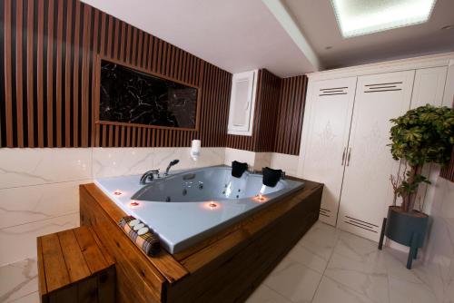 Stay Suite Hotel - image 6