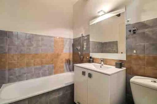 Le Corail du BOUCANET T4 de 70m2 en Duplex avec balcon et parking in Le Grau-du-Roi